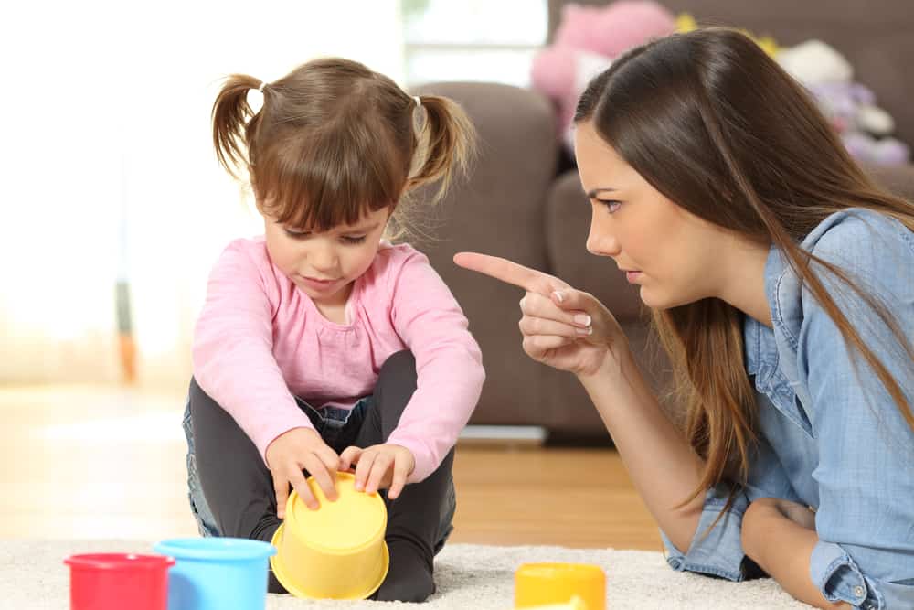 הורים: למה כדאי לכם להיות קשוחים עם הילדים